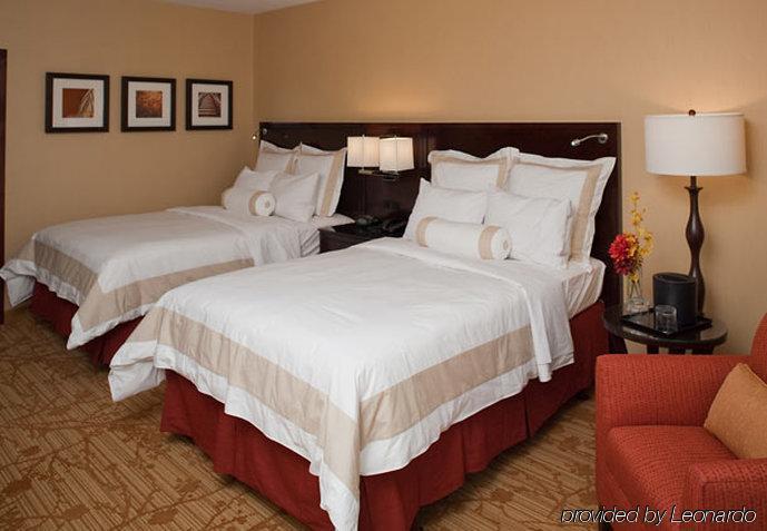 Marriott Bloomington Normal Hotel And Conference Center Номер фото